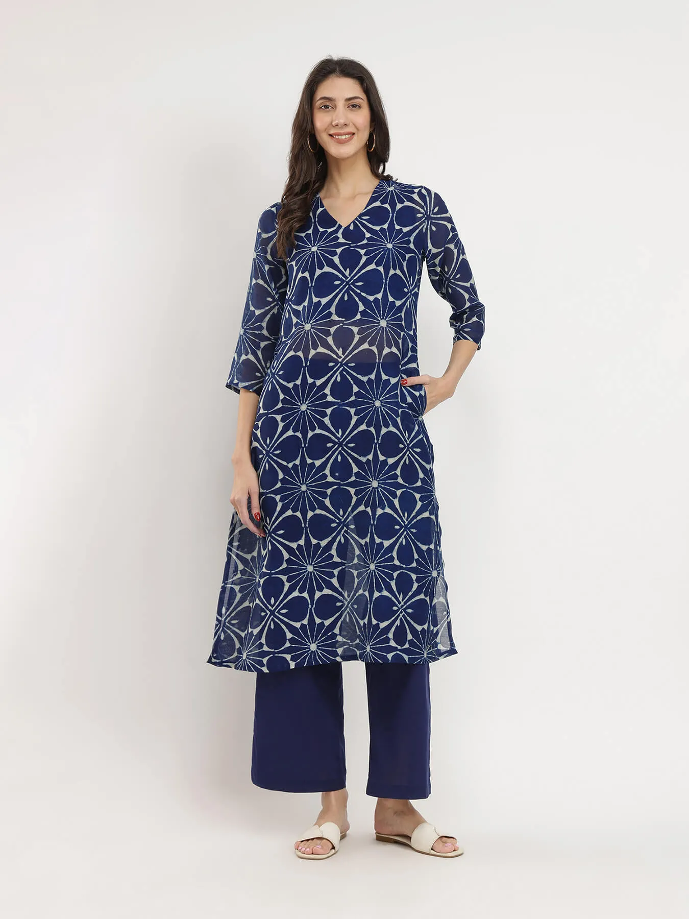 Chanderi Dabu Abstract Floral Kurta Set - Indigo