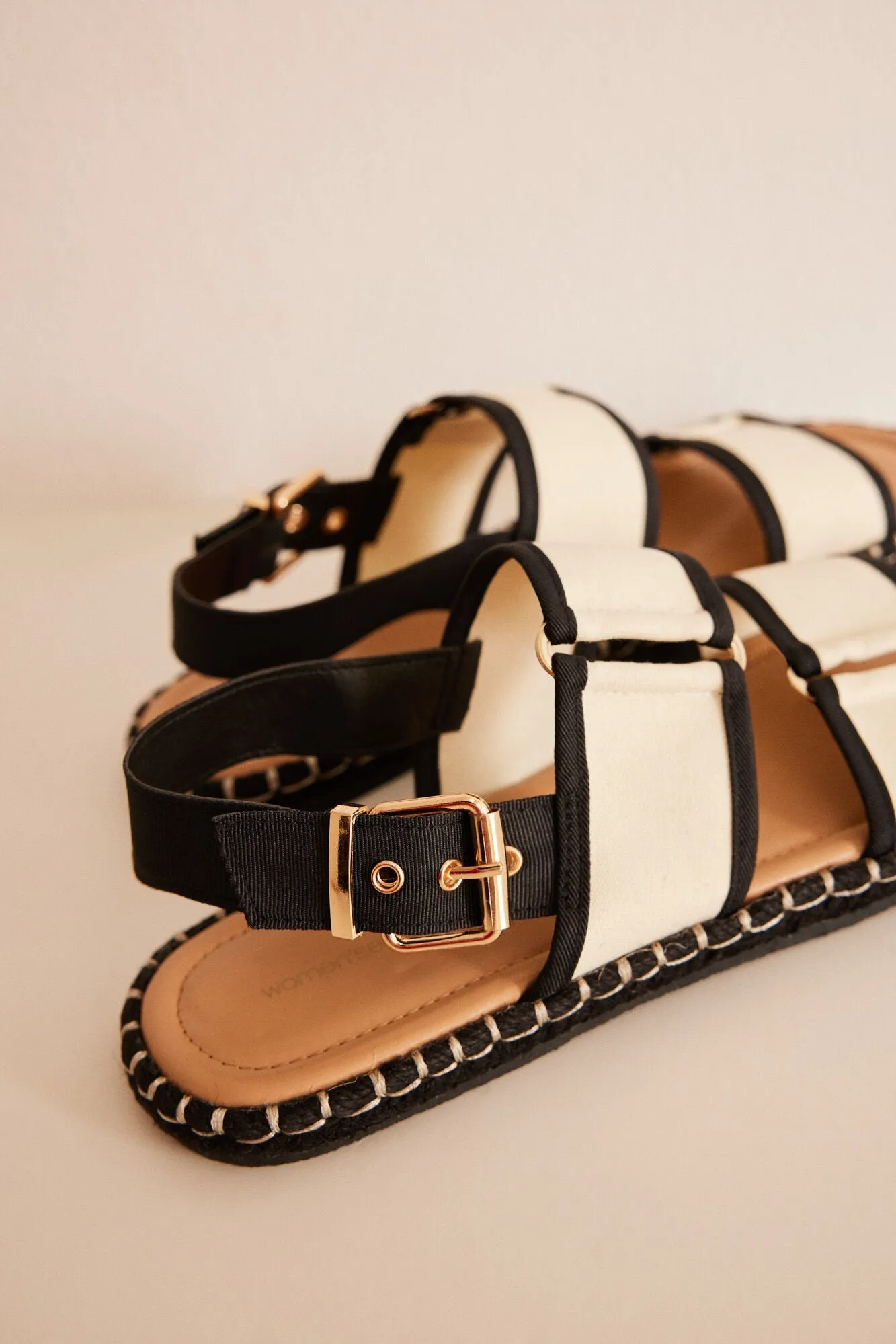 Sand crossed-strap flat sandals